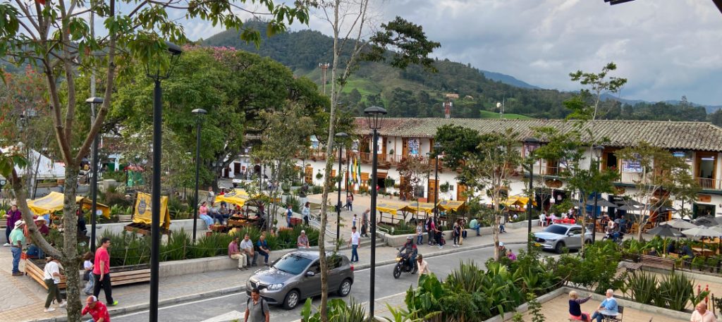 Invertir en Apartamentos VIS en 2025: una estrategia inteligente con impacto real